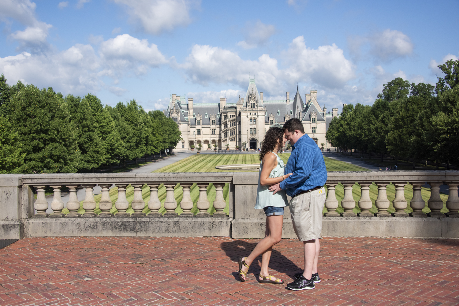 Couple snuggling at Biltmore