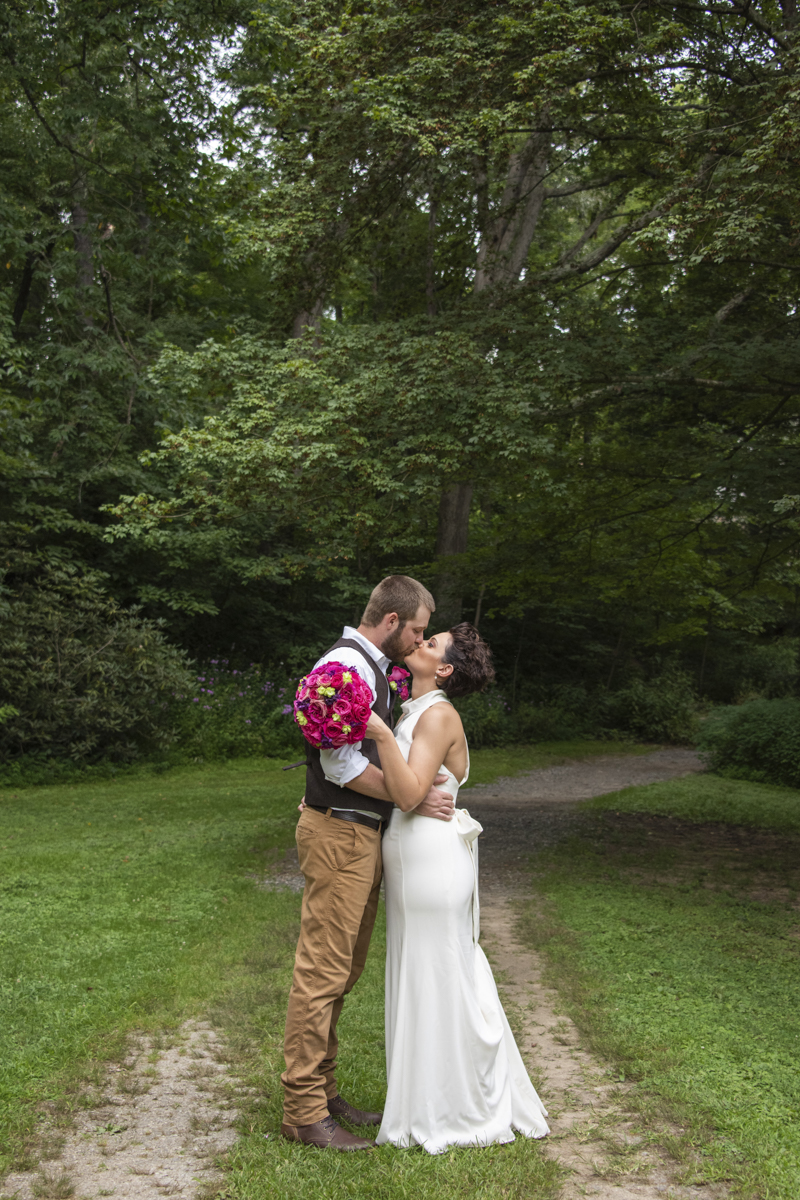 Couple kissing at Asheville Botanical Gardens elopement