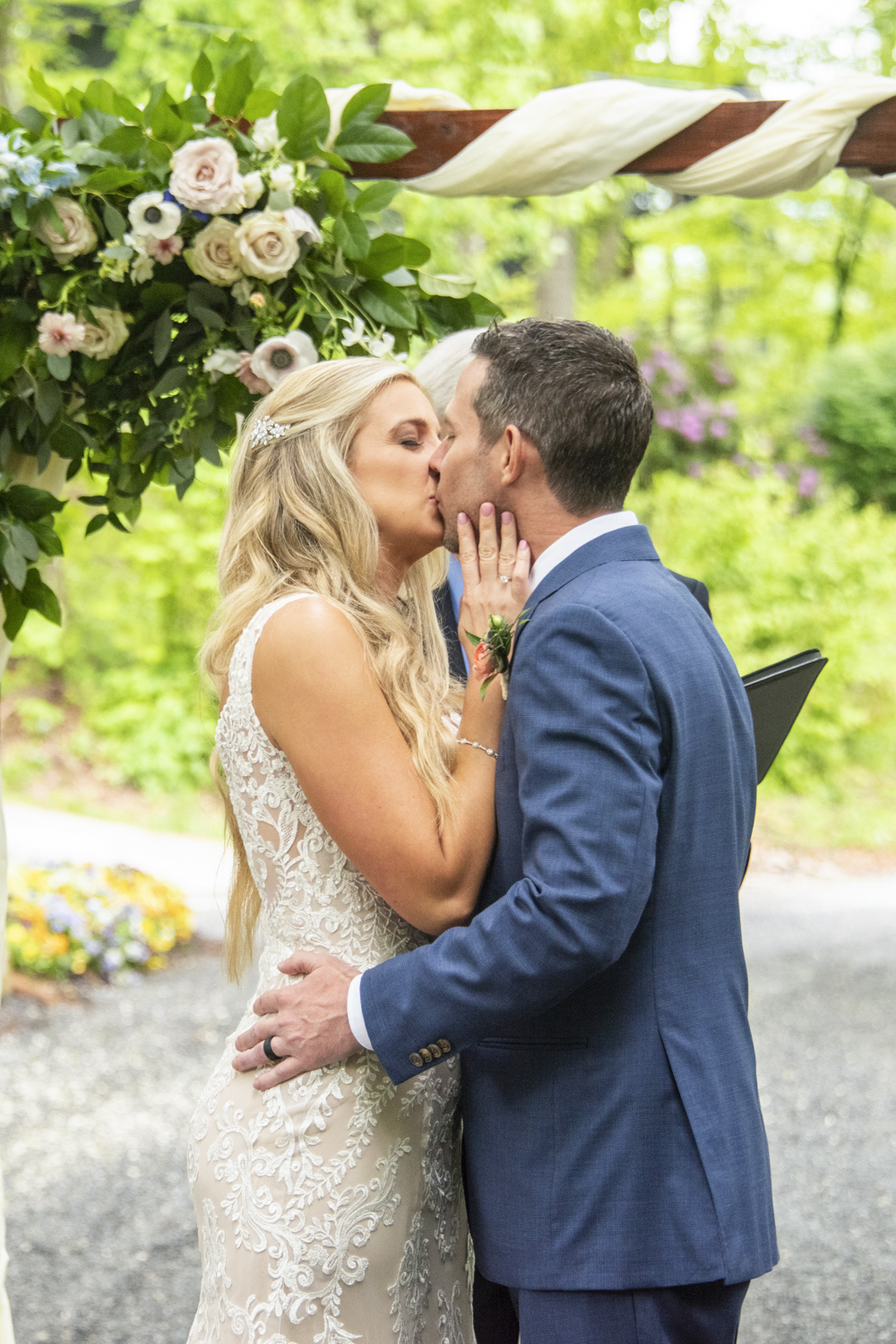 Couple kissing at ceremony