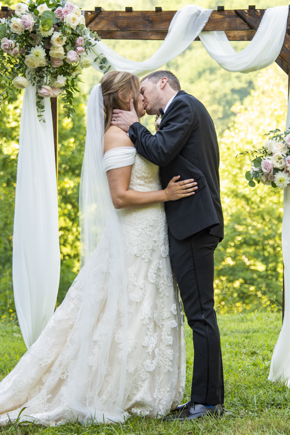 Couple's first kiss at Engadine Inn Wedding Photography