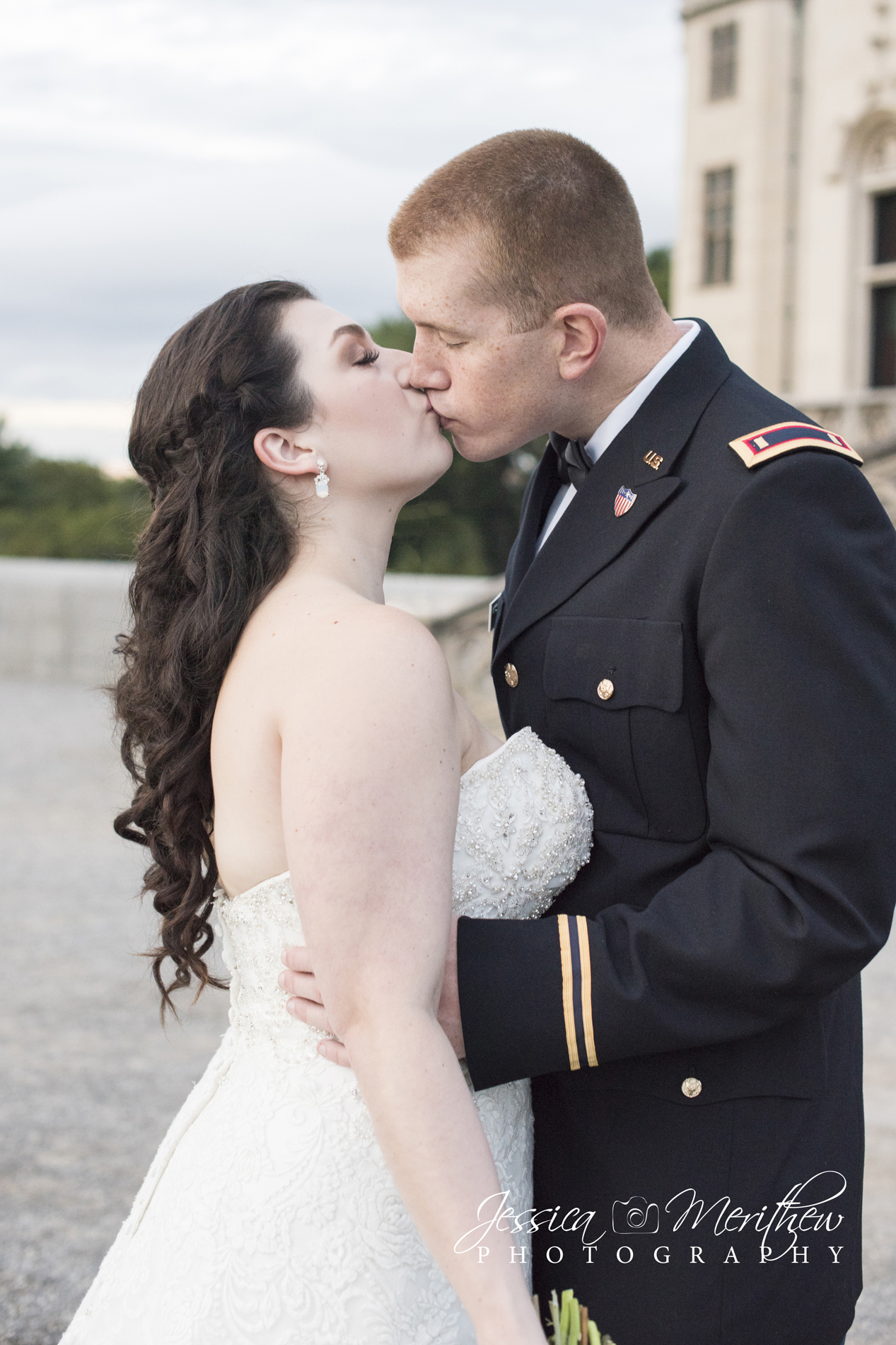 Couple kissing at Biltmore Estate wedding photography