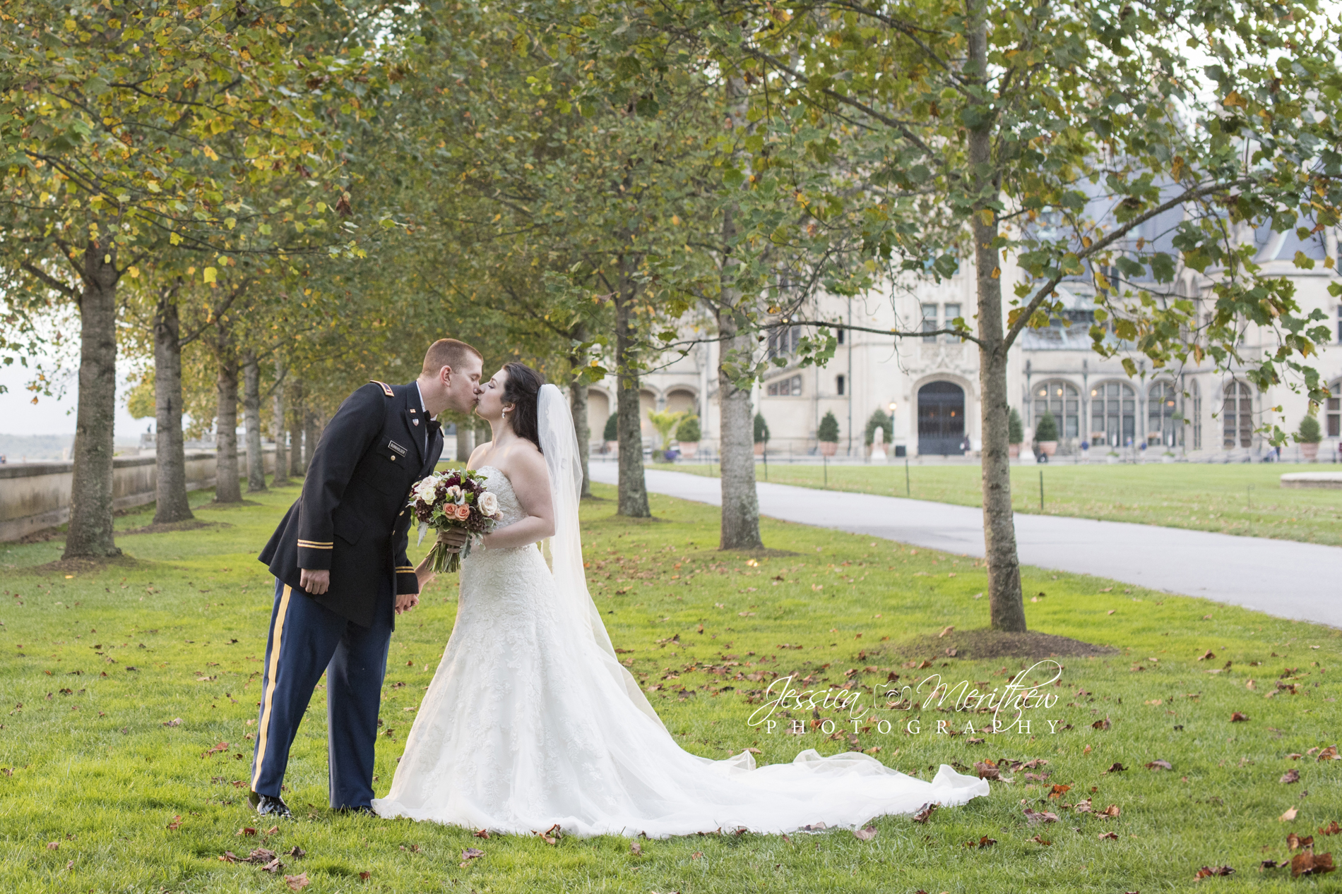 Couple kissing at Biltmore Estate wedding photography