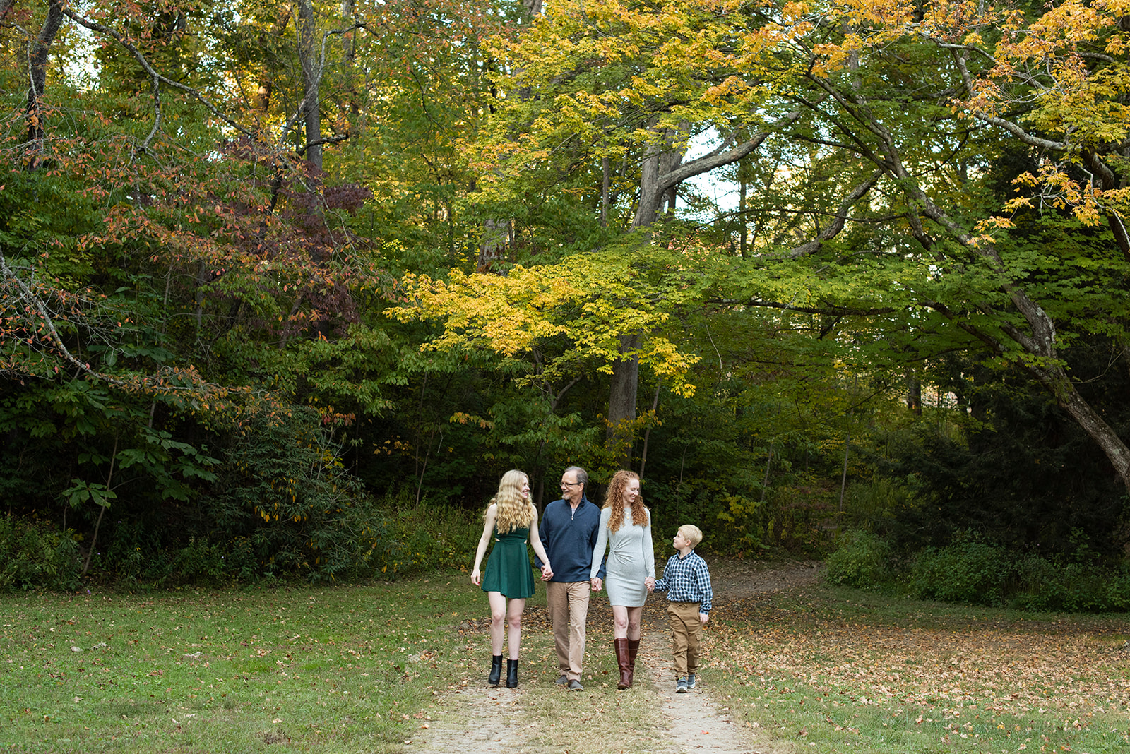 botanical gardens at asheville family photographer walking