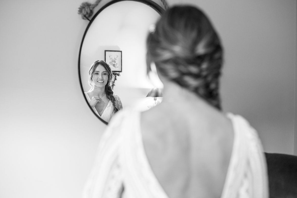 Hendersonville NC Photographer, bride getting ready