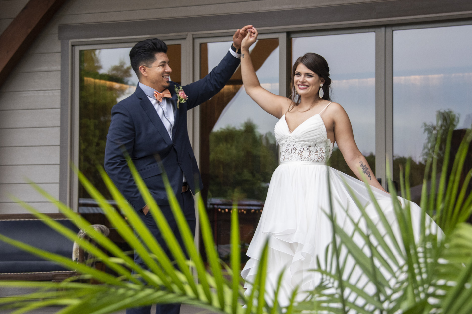 Couple dancing during Haiku wedding photos