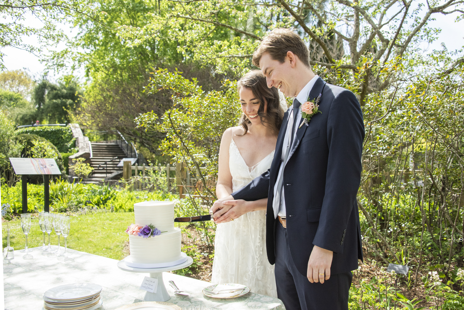 Couple cutting cake at NC Arboretum weddings