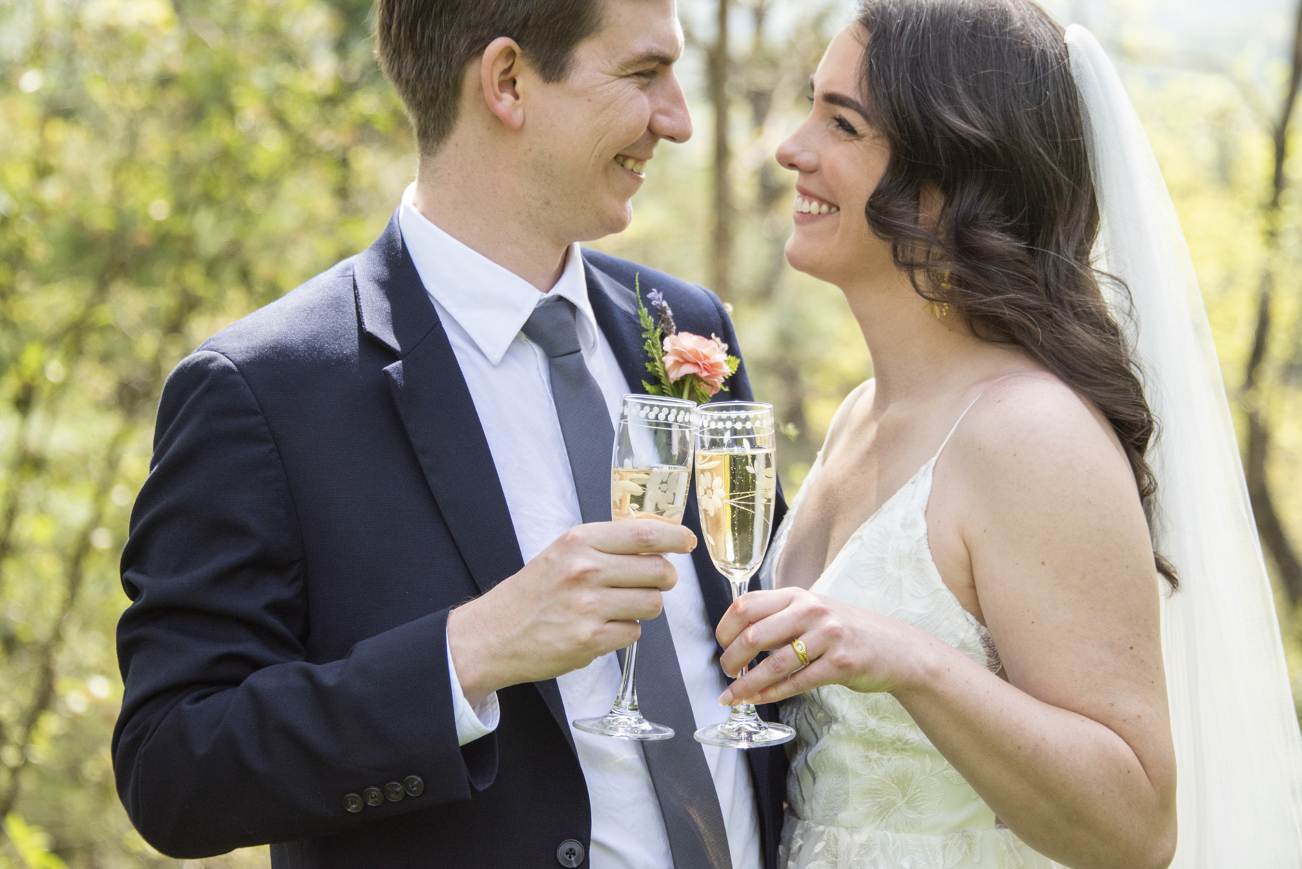 Wedding couple cheers