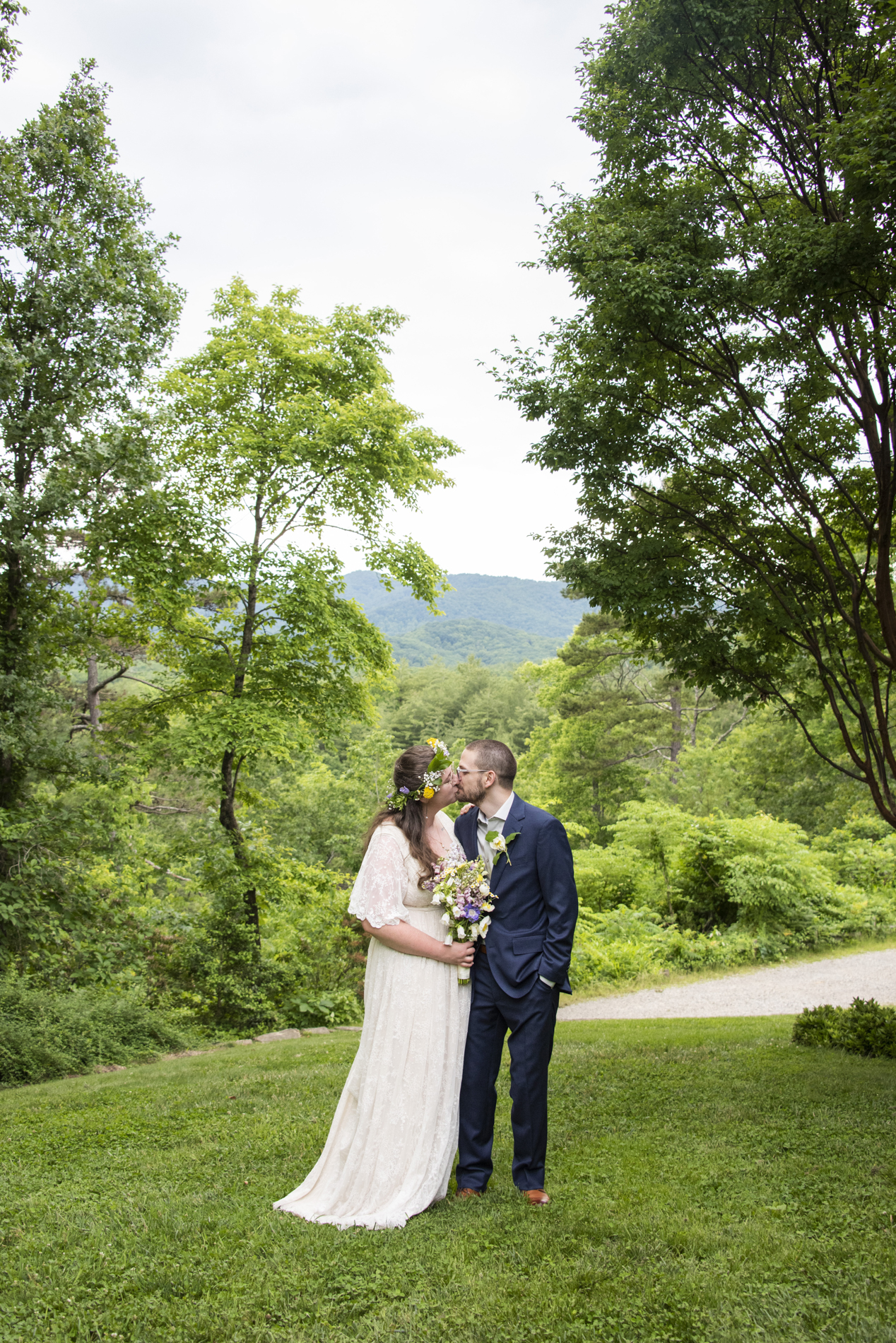Couple kissing with mountain view at north carolina arboretum wedding