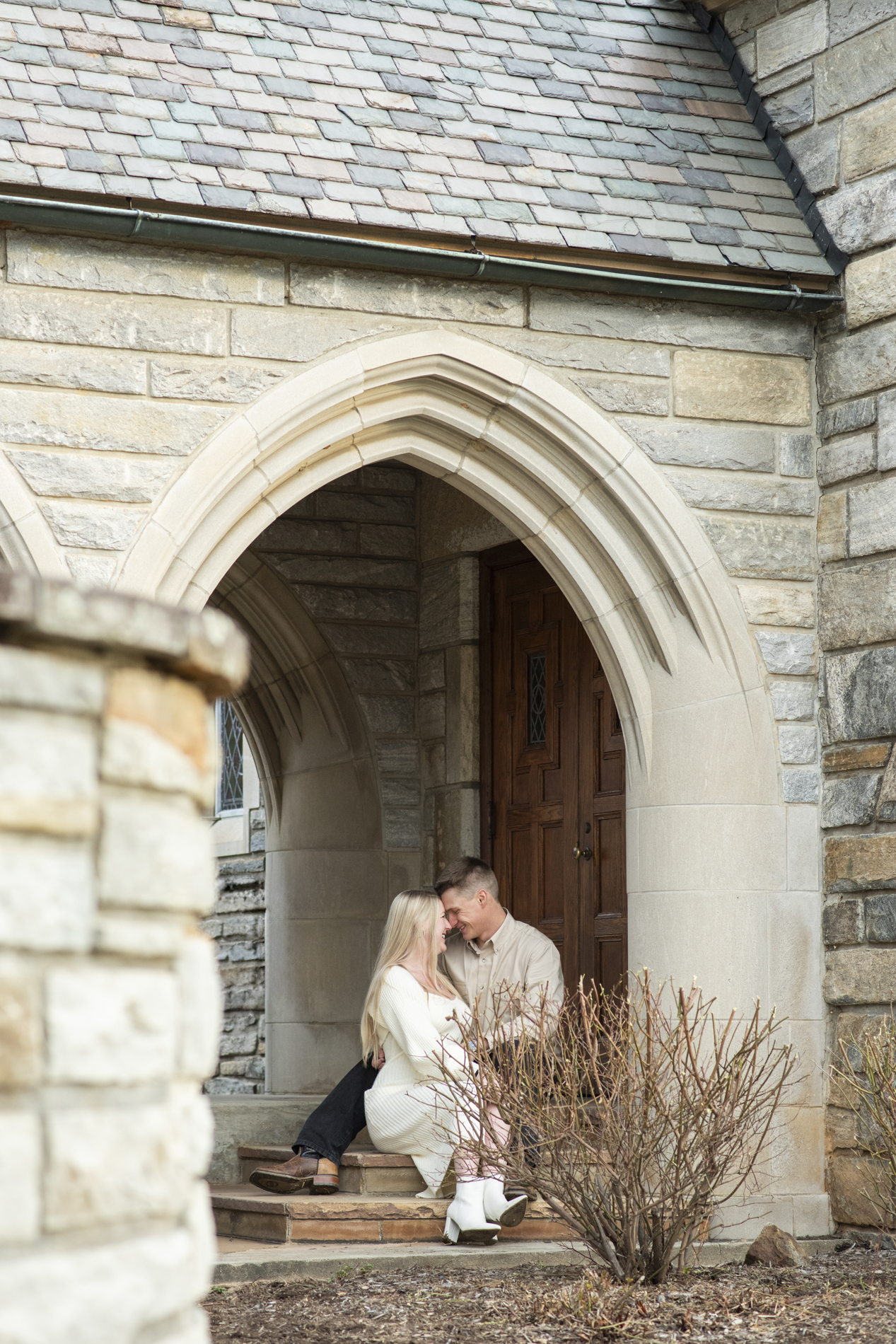 Couple snuggling at Lake Junaluska chapel