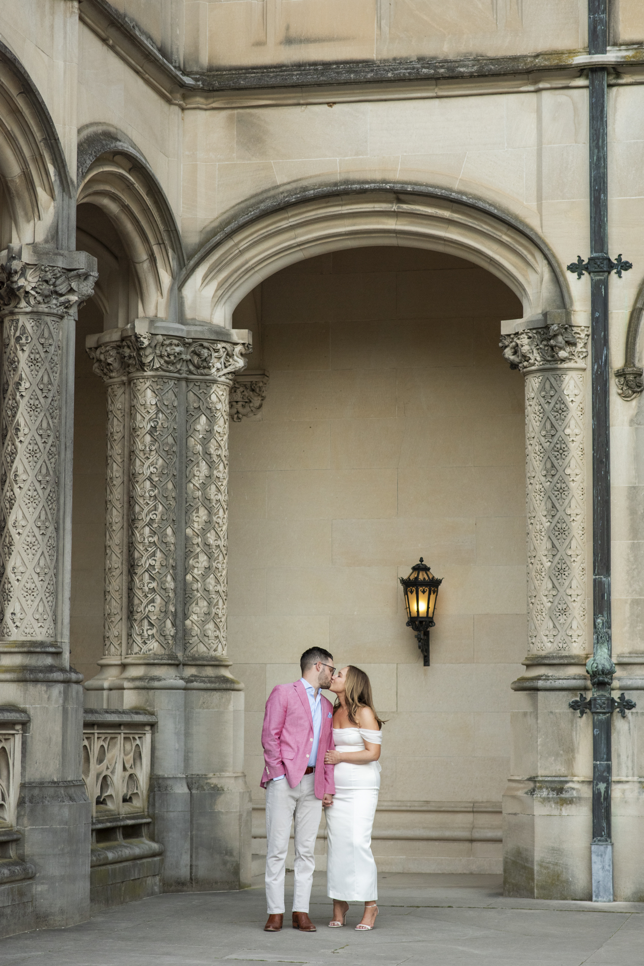 Couple kissing at Biltmore Estate under arch