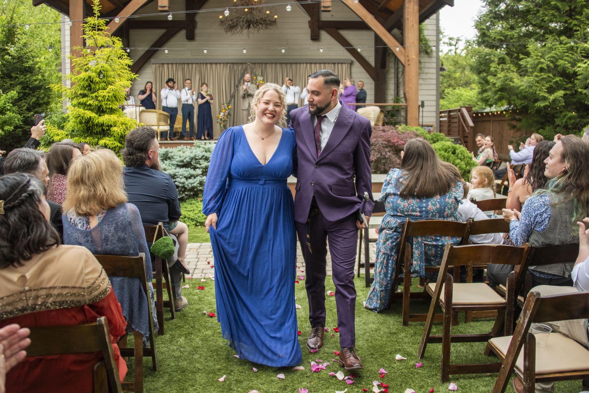 couple walking at haiku wedding